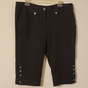 No Boundaries cropped dress capris